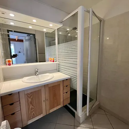Belle D'angle, 6 Couchages, Cuisine Climatisee, 3 Terrasse Ombragee Parking Dans Securisee Avec Piscine Commune, 400 M De La Mer, Lrond24 Villa