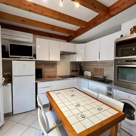 Villa Belle D'angle, 6 Couchages, Cuisine Climatisee, 3 Terrasse Ombragee Parking Dans Securisee Avec Piscine Commune, 400 M De La Mer, Lrond24