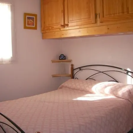 Belle: Beachside Retreat With Pool And Secure Parking *