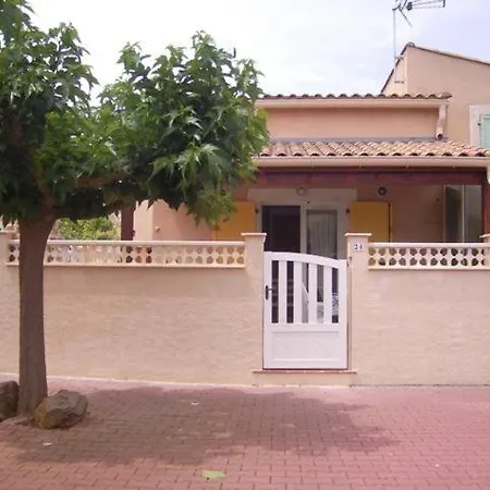 Belle: Beachside Retreat With Pool And Secure Parking Villa Portiragnes